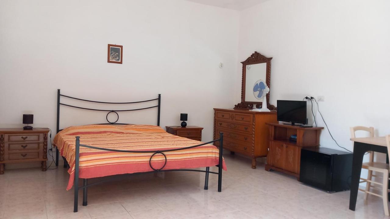 B&B Il Cortile Del Sole Olmedo Exterior photo