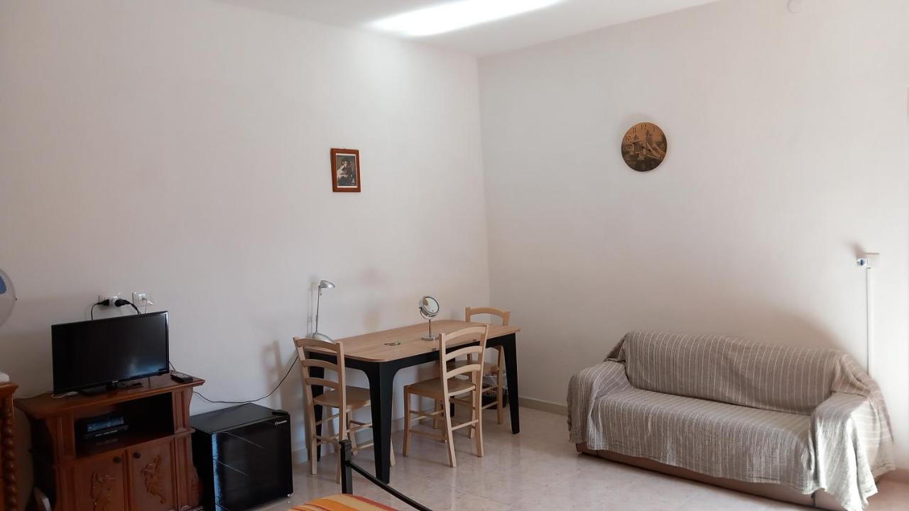 B&B Il Cortile Del Sole Olmedo Exterior photo